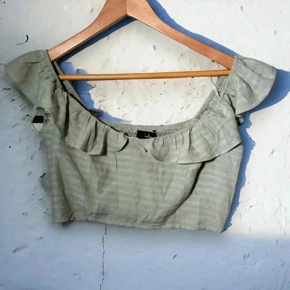 NWT LULUS SAGE GREEN PUFF SLEEVE CROPPED TOP  L